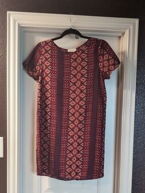 Women's Short Sleeve Printed Shift Dress in Burgundy and Navy